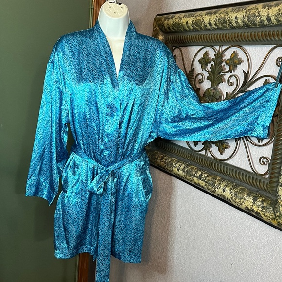 Victoria Secret Silky Robe - Picture 1 of 9